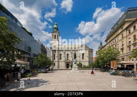 Monumento di Petar Preradovic di fronte alla cattedrale ortodossa serba in piazza Petar Preradovic nel centro della città di Zagabria, Croazia Foto Stock