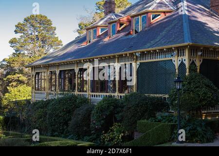 Le Blue Mountains, NSW, Australia. Sabato 8 agosto 2020. Darley's Restaurant e giardini immacolati, le Blue Mountains, New South Wales. Ristorante Darley's Foto Stock