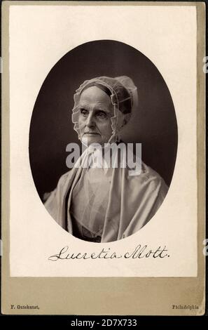 1875 c., Philadelphia , USA : l'americano Quaker , abolizionista , attivista per i diritti delle donne e riformatore sociale LUCRETIA MOTT ( BORN COFFIN , 1793 - 1880 ). Foto di F. Gutekunst , Philadelphia .- USA - ritratto - ritratto - RIFORMISTA - riformismo sociale - FEMMINISTA - suffragisti - SUFFRAGETTA - SUFFRAGISMO - VOTO POLITICO ALLE DONNE - FEMMINISTA - ABOLIZIONISMO - ABOLIZIONISTA - ANTI-HAVISMANA - cappello - havizismana - donna - cappello - HAVIZIZONO - HAVIZO - HAVIZANO - donna - HAVIZO - HAVIZANO - HAVISCHIA - HAVIZO - HAVIZO - donna - havismanista vecchia - firma - prima - autografa - autografa --- Archivio GBB Foto Stock