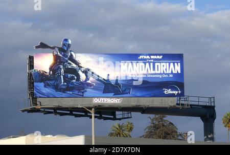 Los Angeles, California, USA 25 ottobre 2020 UNA visione generale dell'atmosfera di Disney 'Star Wars: The Mandalorian' Billboard durante Coronavirus Covid-19 Pandemic il 25 ottobre 2020 a Los Angeles, California, USA. Foto di Barry King/Alamy Stock foto Foto Stock