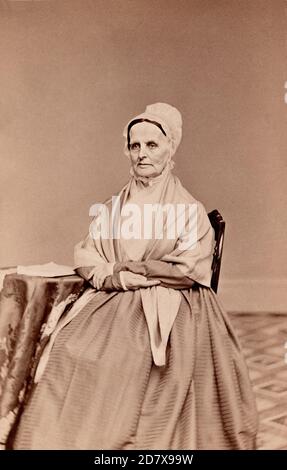 1875 c., Philadelphia , USA : l'americano Quaker , abolizionista , attivista per i diritti delle donne e riformatore sociale LUCRETIA MOTT ( BORN COFFIN , 1793 - 1880 ). Foto di Frederick Gutekunst ( 1831 - 1917 ), Philadelphia .- USA - ritratto - Ritratto - RIFORMISTA - riformismo sociale - FEMMINISTA - suffragisti - SUFFRAGETTA - Anti-Slavery - MOVIMENTO ANTISLAVERY - SUFFRAGISMO - VOTO POLITICO ALLE DONNE - FEMMINISTA - ABOLISIONISMO - ABOLISSIONISTA - HAVISCHAT - HAVISCHAMO - HAVISCHAMO - HAVISSIMO - HAVISCHIA - hat - havissimo - HAVIFAMINISSIO - HAT - HAT - HAVIUSTRO - HAVISSIONI - H donna anziana - donna anziana vecchia - firma - prima - autografo - autog Foto Stock