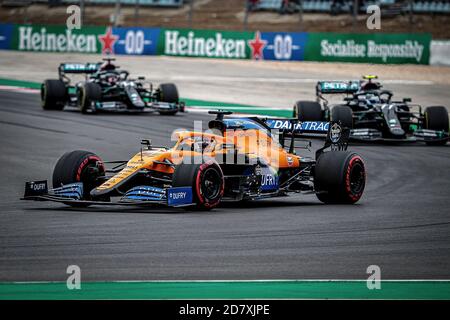 25.10.2020, Autódromo Internacional do Algarve, Portimao, FORMULA 1 GRAN PREMIO DI PORTOGALLO HEINEKEN 2020, nella foto Carlos Sainz Jr. (SPA n. 55), McLaren F1 Team, Valtteri Bottas (fin n. 77), Mercedes-AMG Petronas F1 Team, Lewis Hamilton (GB n. 44), Mercedes-AMG Petronas F1 Team | utilizzo in tutto il mondo Foto Stock