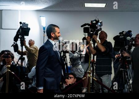 Donald Trump jr., figlio del presidente degli Stati Uniti Donald Trump, arriva prima dell'incontro con il Comitato di intelligenza del Senato su Capitol Hill a Washington, D.C. il 12 giugno 2019. I legislatori dovrebbero interrogare Trump sul progetto Trump Tower a Mosca e su un incontro della Trump Tower a New York del giugno 2016, quando lui e altri consiglieri della campagna Trump hanno incontrato un avvocato russo che ritenevano avesse informazioni dannose sul candidato presidenziale democratico Hillary Clinton Credit del 2016: Alex Edelman/l'accesso alle foto Foto Stock