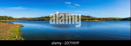Panorama di Burrator Reservoir nel Parco Nazionale di Dartmoor nel Devon In Inghilterra in Europa Foto Stock
