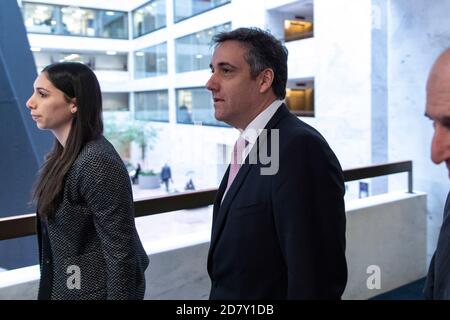 Michael Cohen, ex avvocato personale del presidente degli Stati Uniti Donald Trump arriva a Capitol Hill per un'audizione a porte chiuse a Washington, D.C. il 26 febbraio 2019. Cohen dovrebbe condividere i dettagli del suo lavoro per conto di Trump e dell'organizzazione Trump con i legislatori. Cohen si è dichiarato colpevole di aver mentito al congresso durante un'intervista del 2017 con i legislatori. Credit: Alex Edelman/The Photo Access Foto Stock