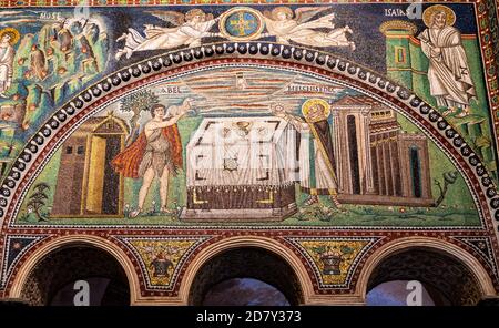 All'interno della Basilica di San vitale, che ha importanti esempi di arte e architettura bizantina paleocristiana. Ravenna, Emilia Romagna, Italia, UE Foto Stock