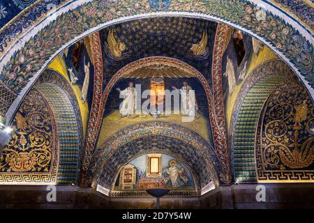 Vista interna del Mausoleo di Galla Placidia. Ravenna, Emilia Romagna, Italia, Europa. Foto Stock