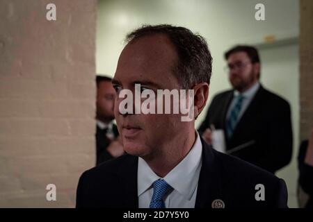 Il rappresentante Adam Schiff, democratico della California e i presidenti della commissione di intelligenza della Camera, entra in un incontro di caucus democratico al Campidoglio degli Stati Uniti a Washington, D.C. il 22 maggio 2019. Credit: Alex Edelman/The Photo Access Foto Stock