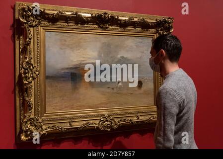 Londra, Regno Unito. 26 ottobre 2020. "Calais Sands at Low Water: Poissards Collecting Bait", 1830, di JMW Turner. Anteprima di "Turner’s Modern World", una nuova mostra storica di oltre 150 opere di JMW Turner a Tate Britain, dal 28 ottobre al 7 marzo 2021. Credit: Stephen Chung / Alamy Live News Foto Stock