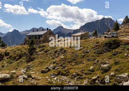 Rifugio di rifugio Amitges nel Parco Nazionale Aiguestortes i Estany de Sant Maurici, Lleida, Spagna. Foto Stock