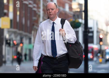 Chief Medical Officer for England (CMO), Chief Medical Adviser del governo britannico Chris Witty, arriva al lavoro questa mattina al reparto per lui Foto Stock