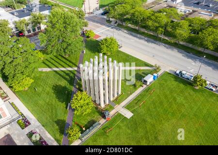 Limestone Pillars, Bartholomew County Veteran's Memorial, di Maryann Thompson Architects, 1997, Columbus, Indiana, USA Foto Stock