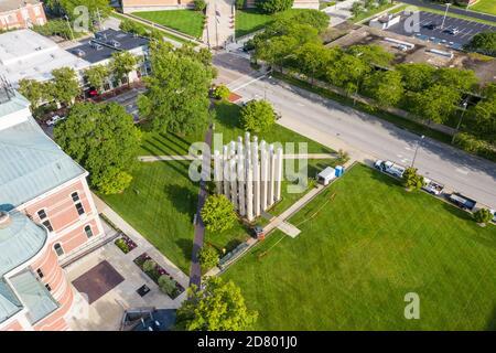 Limestone Pillars, Bartholomew County Veteran's Memorial, di Maryann Thompson Architects, 1997, Columbus, Indiana, USA Foto Stock