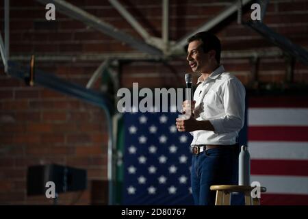 2020 Democratic Presidential Hopeful, South Bend, Indiana Mayor, Pete Buttigieg parla durante un evento di campagna a Burlington, Iowa il 14 agosto 2019. Credit: Alex Edelman/The Photo Access Foto Stock