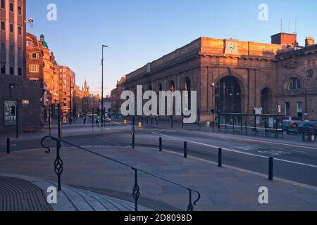 La stazione centrale di Newcastle si trova su Neville Street, nel centro della città di Newcastle upon Tyne, Tyne e Wear nel nord-est dell'Inghilterra. Foto Stock