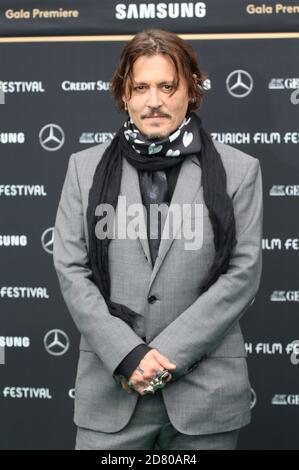 Johnny Depp partecipa al 'Crock of Gold: A pochi round con Shane McGowan' in anteprima durante il 16° Festival del Cinema di Zurigo a Kino corso il 02 ottobre 2020 a Zurigo, Svizzera. Foto Stock