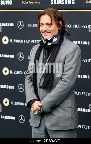 Johnny Depp partecipa al 'Crock of Gold: A pochi round con Shane McGowan' in anteprima durante il 16° Festival del Cinema di Zurigo a Kino corso il 02 ottobre 2020 a Zurigo, Svizzera. Foto Stock