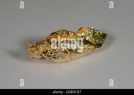 Un pezzo di oro puro chimico (Au) Foto Stock