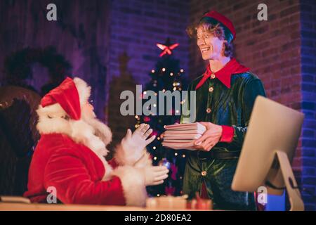 Ritratto fotografico di autoportante di babbo natale lettere da bambini Foto Stock