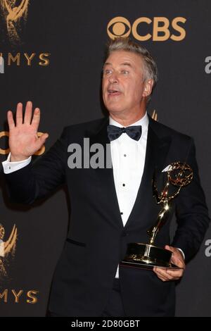 LOS ANGELES - SET 17: Alec Baldwin al 69° Primetime Emmy Awards - Sala Stampa presso la JW Marriott Gold Ballroom il 17 settembre 2017 a Los Angeles, California Foto Stock