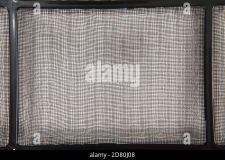 Un filtro per aria in particelle è un dispositivo composto da materiali fibrosi o porosi che rimuove particelle solide come polvere, polline, muffa e batteri. Foto Stock