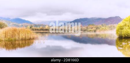 Inghilterra. Questo è l'autunno nel Lake District con i colori autunnali a Elterwater nella Valle di Langdale vicino alla città di Ambleside Foto Stock