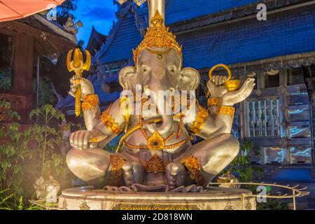 Wat Srisupahn tempio di notte, esterno, Chiang Mai, Thailandia Foto Stock