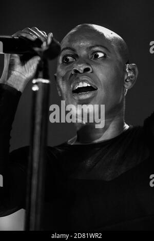 Copenaghen, Danimarca. 26 febbraio 2017. La rock band britannica Skunk Anansie esegue un concerto dal vivo al VEGA di Copenhagen. Qui il cantante e cantautore Skin è visto dal vivo sul palco. (Foto: Gonzales Photo - Lasse Lagoni). Foto Stock