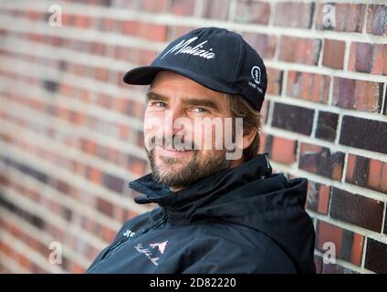 Amburgo, Germania. 22 ottobre 2020. Boris Herrmann, sportivo di vela, è seduto a HafenCity. Credit: Daniel Bockwoldt/dpa/Alamy Live News Foto Stock