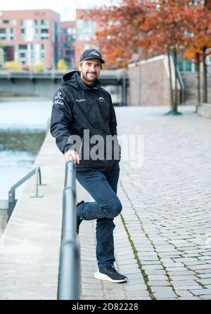 Amburgo, Germania. 22 ottobre 2020. Boris Herrmann, sportivo di vela, è in piedi a HafenCity. Credit: Daniel Bockwoldt/dpa/Alamy Live News Foto Stock