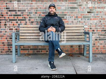 Amburgo, Germania. 22 ottobre 2020. Boris Herrmann, sportivo di vela, è seduto a HafenCity. Credit: Daniel Bockwoldt/dpa/Alamy Live News Foto Stock