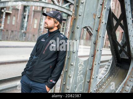 Amburgo, Germania. 22 ottobre 2020. Boris Herrmann, sportivo di vela, si trova a Speicherstadt. Credit: Daniel Bockwoldt/dpa/Alamy Live News Foto Stock