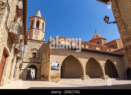 Piazza del Cristo Rey a Cantavieja, Teruel, Aragona, Spagna Foto Stock