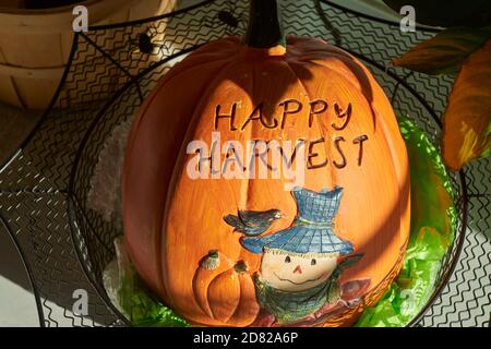 Halloween e stagione autunnale. Decorazioni e espositori per la casa. Foto Stock