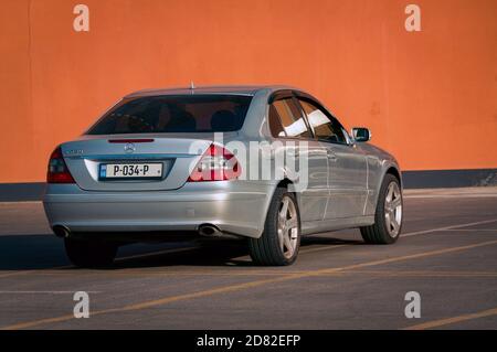 Batumi. Georgia - 12 ottobre 2020: Mercedes sulle strade di Batumi Foto Stock