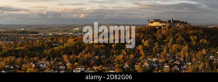 Vista autunnale su Coburg, Germania al tramonto con veste Coburg (Castello di Coburg) Foto Stock