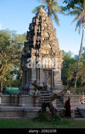 Bella Pagoda situato presso l'edificio del tempio di Angkor Wat a Siem Reap, Cambogia Foto Stock