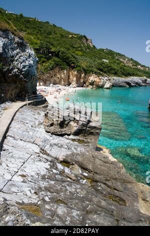 spiaggia di Mylopotamos - Tsagarada - una delle più belle spiagge di Pelio, Grecia Foto Stock