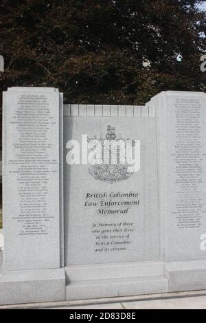 Monumento ai poliziotti caduti fuori dall'edificio della Legislatura Provinciale A Victoria Foto Stock