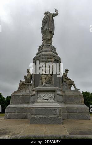 Monumento nazionale agli antenati di Plymouth, Massachusetts, eretto dalla Pilgrim Society nel 1889 Foto Stock