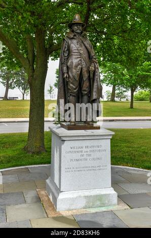 Plymouth, ma - 3 luglio 2020: Monumento a William Bradford, governatore e storico della colonia di Plymouth. Foto Stock