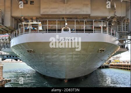 La USS Midway era una portaerei della marina degli Stati Uniti, la nave principale della sua classe. Commissionato una settimana dopo la fine della seconda guerra mondiale è ora Foto Stock