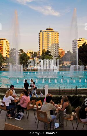 Fontana nel parco, nel centro di Tirana, Albania Foto Stock