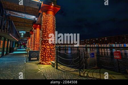 Le 86 colonne interne della banchina del Royal Albert Dock si