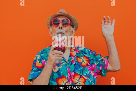 Ritratti di nonno su sfondi colorati Foto Stock