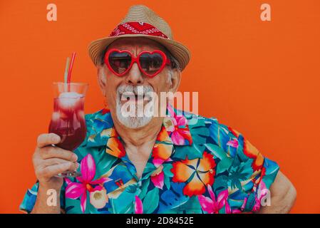 Ritratti di nonno su sfondi colorati Foto Stock