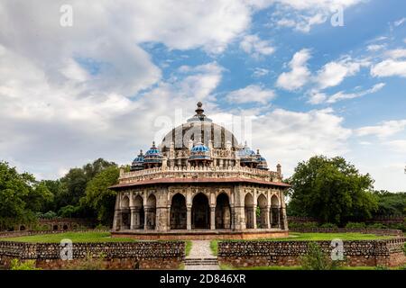 Vista della tomba di Isa Khan all'interno del complesso della famosa tomba di Humayun a Nuova Delhi. Foto Stock