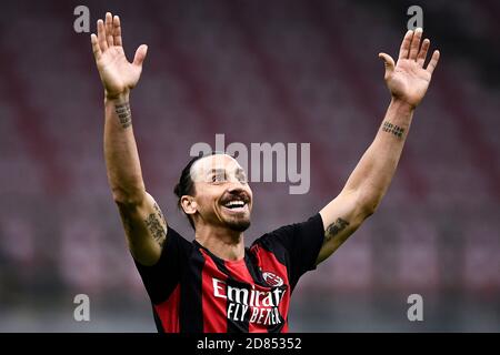Milano, Italia - 26 ottobre 2020: Zlatan Ibrahimovic dell'AC Milan reagisce durante la Serie UNA partita di calcio tra AC Milano e AS Roma. La partita terminò il cravatta del 3-3. Credit: Nicolò campo/Alamy Live News Foto Stock