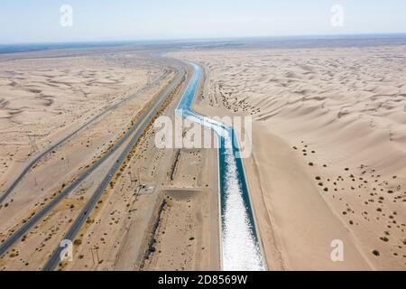 Interstate 8, canale di irrigazione, Imperial Sand Dunes, Winterhaven, California, USA Foto Stock