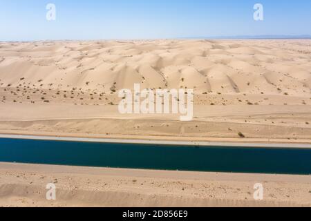 Canale di irrigazione, Imperial Sand Dunes, Winterhaven, CA, USA Foto Stock